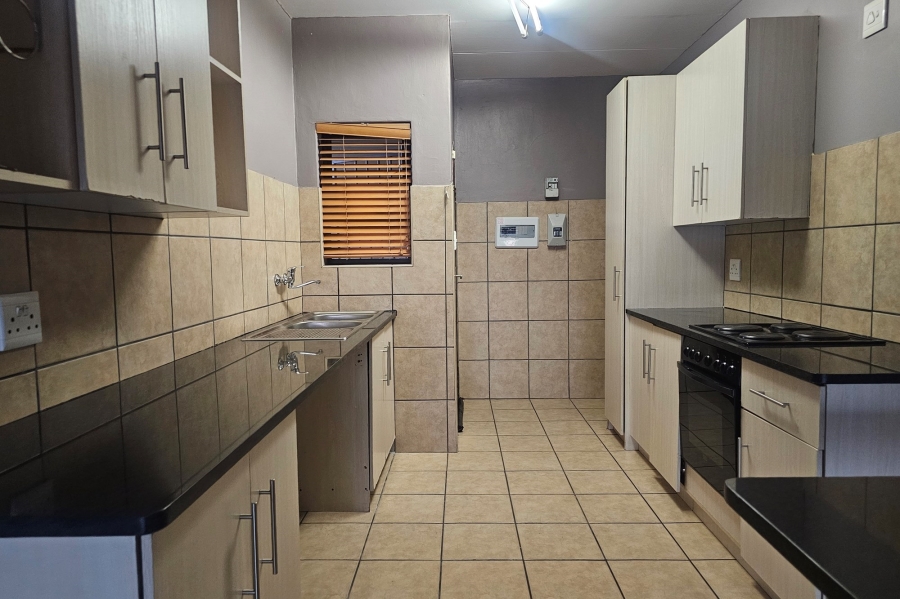 To Let 3 Bedroom Property for Rent in Waterval East North West
